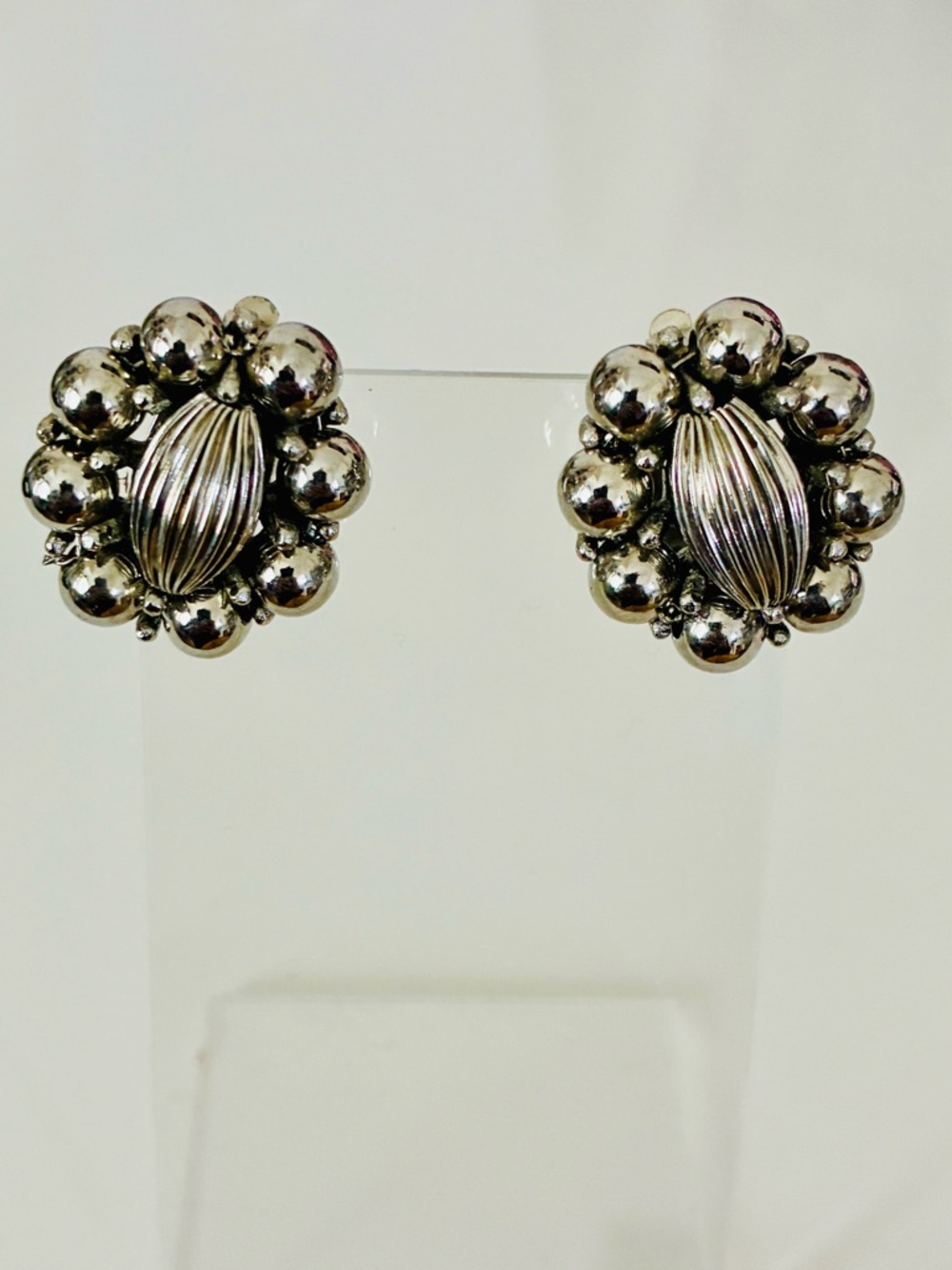 VTG Kramer Classic Silver Floral Cluster Button Earrings Retro Everyday Elegant